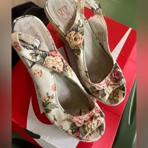 Big Buddha Floral Wedge Size 9